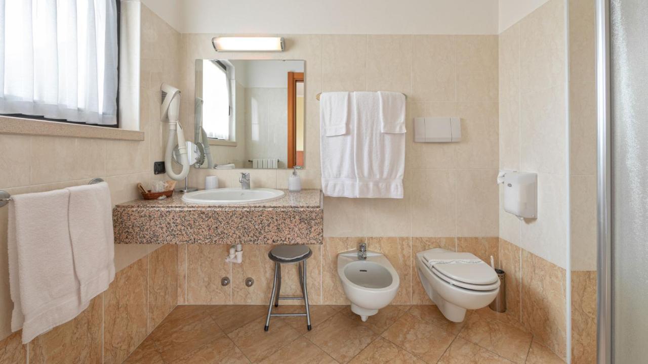 דוסובונו Hotel Postumia מראה חיצוני תמונה