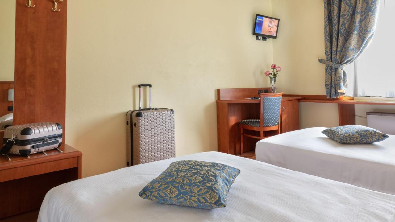 דוסובונו Hotel Postumia מראה חיצוני תמונה