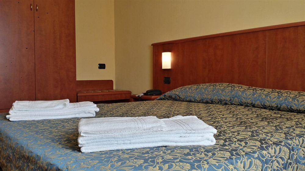 דוסובונו Hotel Postumia מראה חיצוני תמונה