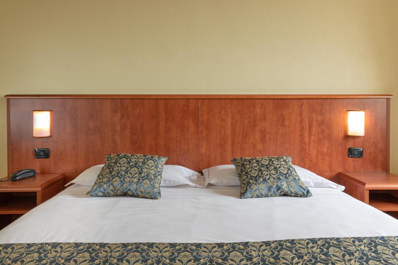 דוסובונו Hotel Postumia מראה חיצוני תמונה