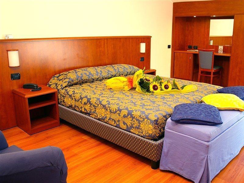 דוסובונו Hotel Postumia מראה חיצוני תמונה