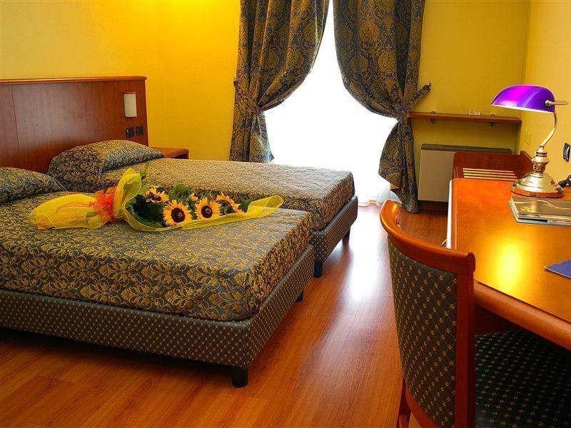 דוסובונו Hotel Postumia מראה חיצוני תמונה