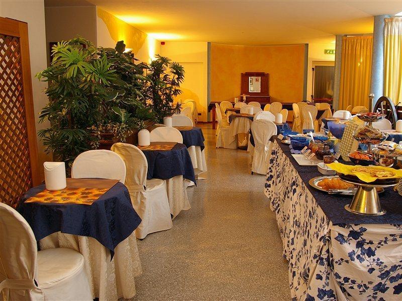 דוסובונו Hotel Postumia מראה חיצוני תמונה