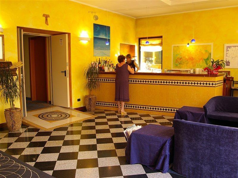דוסובונו Hotel Postumia מראה חיצוני תמונה