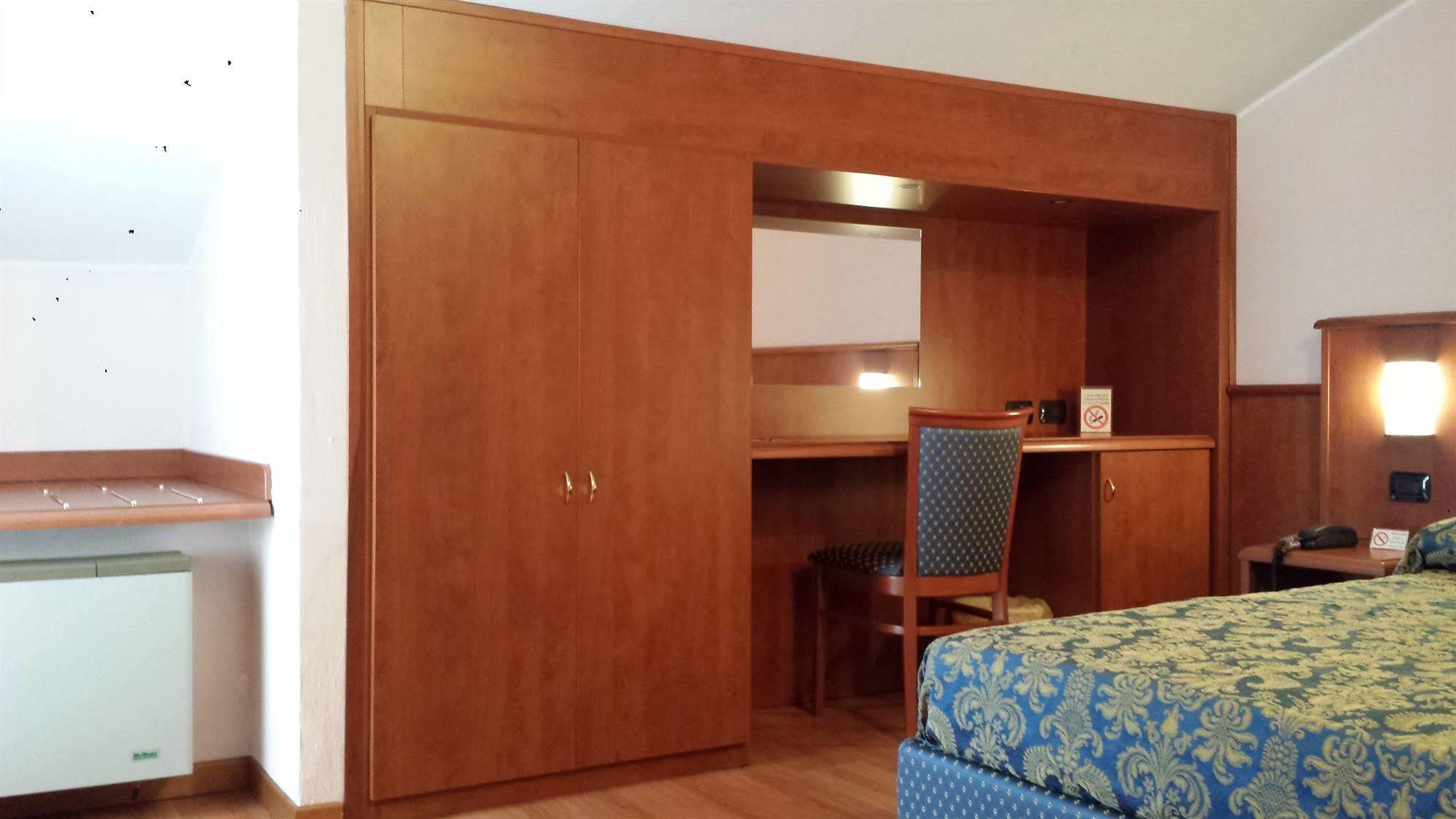 דוסובונו Hotel Postumia מראה חיצוני תמונה