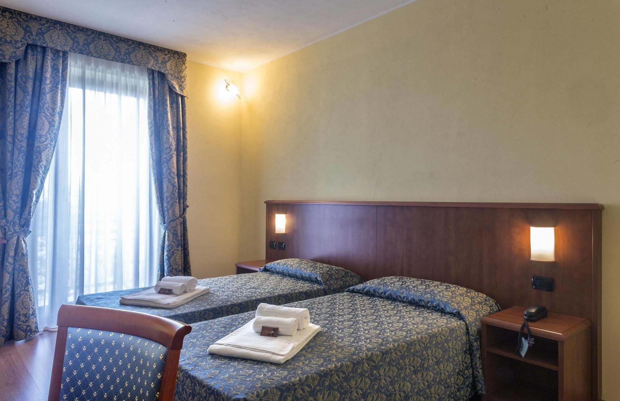 דוסובונו Hotel Postumia מראה חיצוני תמונה