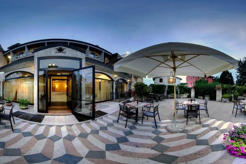 דוסובונו Hotel Postumia מראה חיצוני תמונה