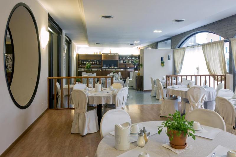 דוסובונו Hotel Postumia מראה חיצוני תמונה