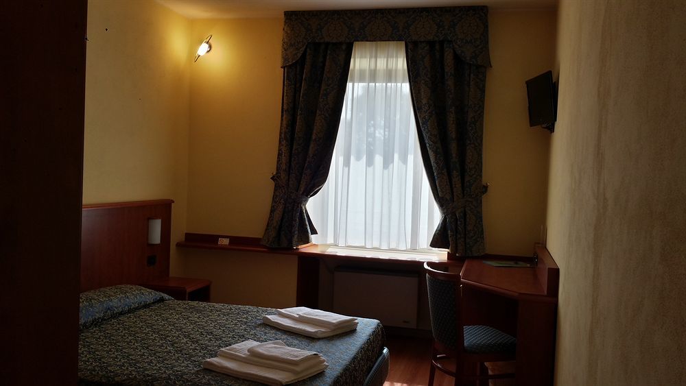 דוסובונו Hotel Postumia מראה חיצוני תמונה