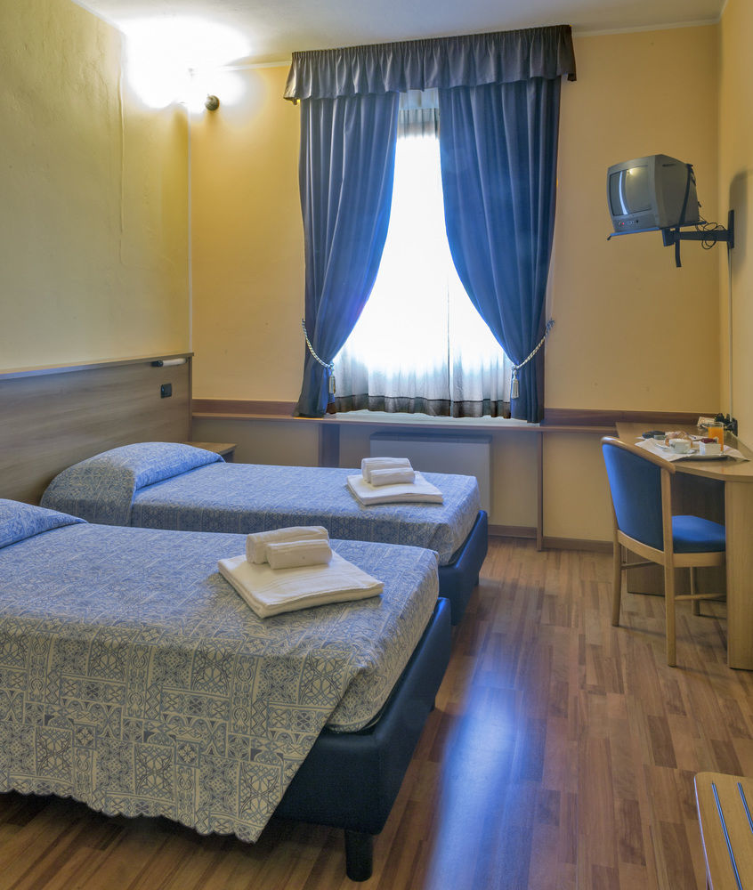 דוסובונו Hotel Postumia מראה חיצוני תמונה