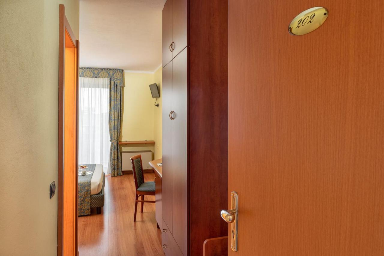 דוסובונו Hotel Postumia מראה חיצוני תמונה