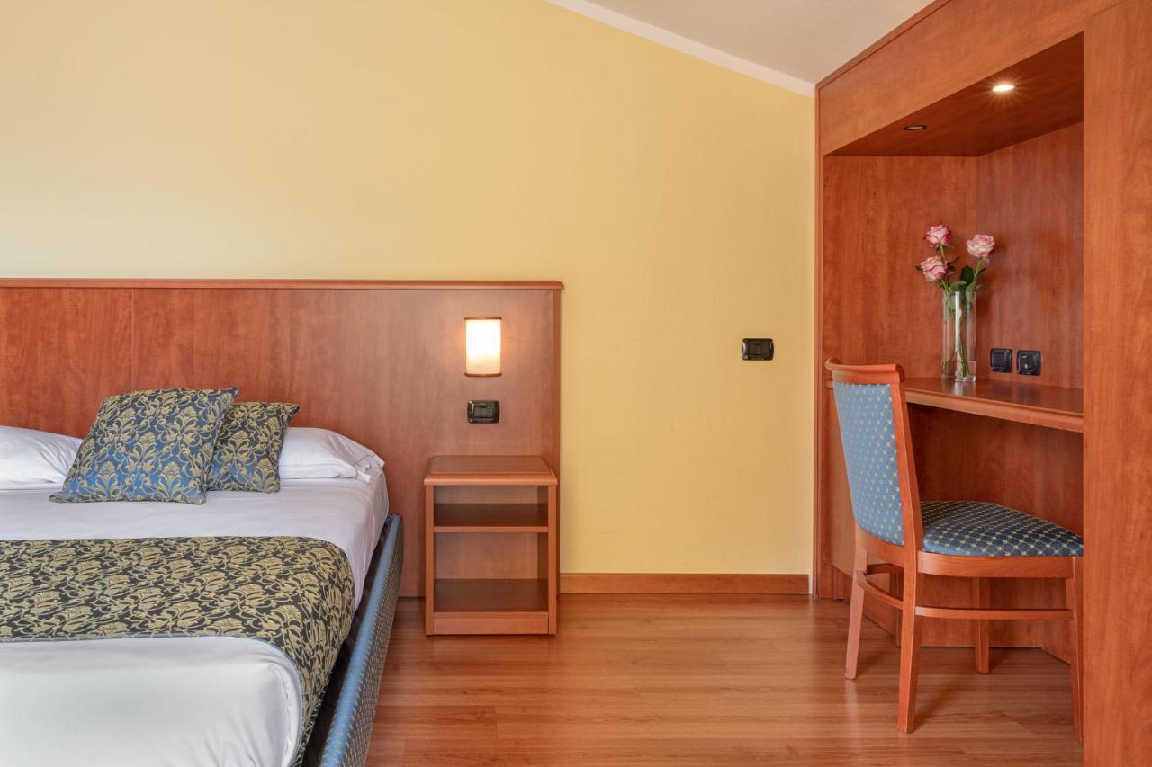 דוסובונו Hotel Postumia מראה חיצוני תמונה