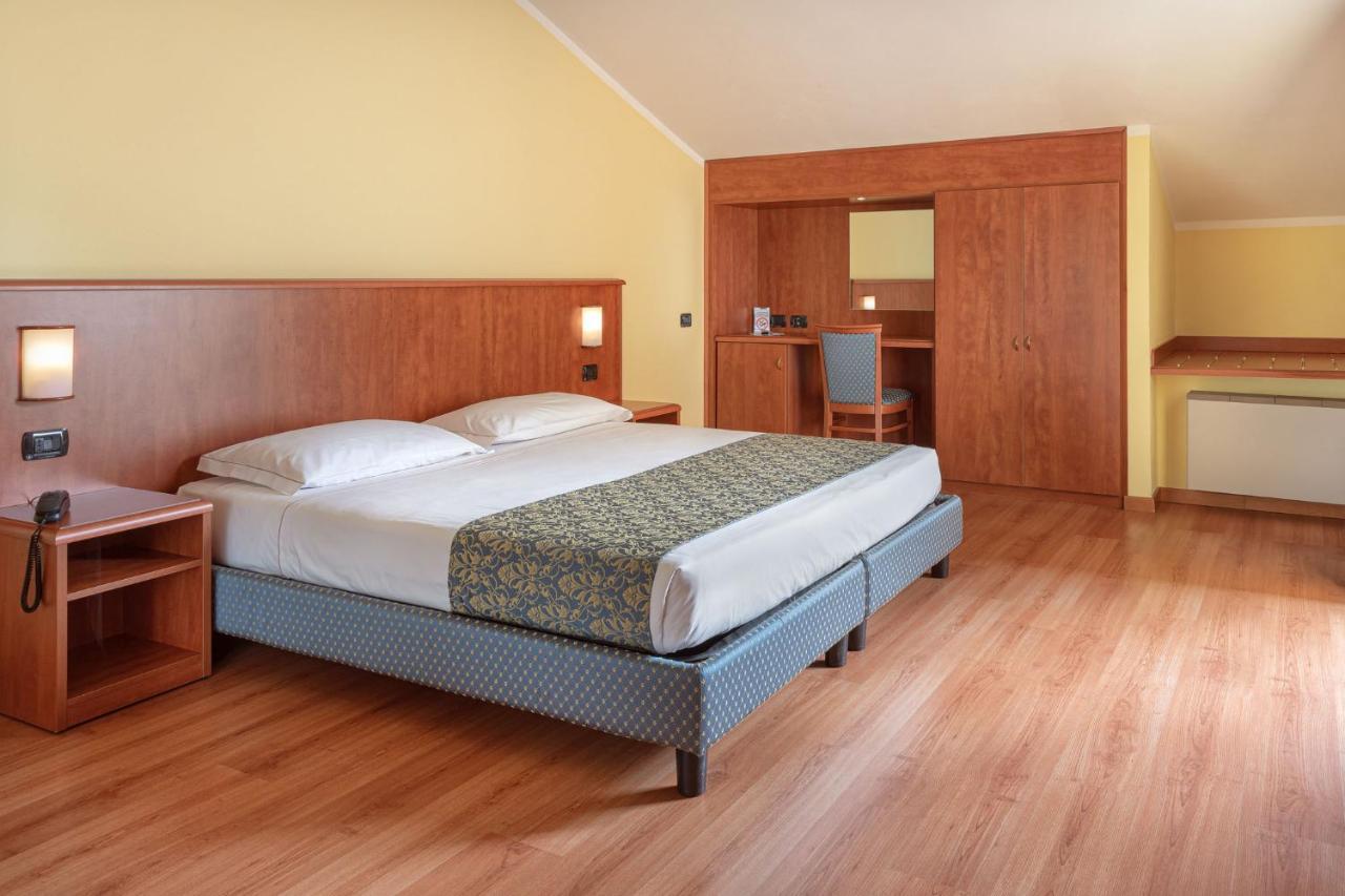 דוסובונו Hotel Postumia מראה חיצוני תמונה