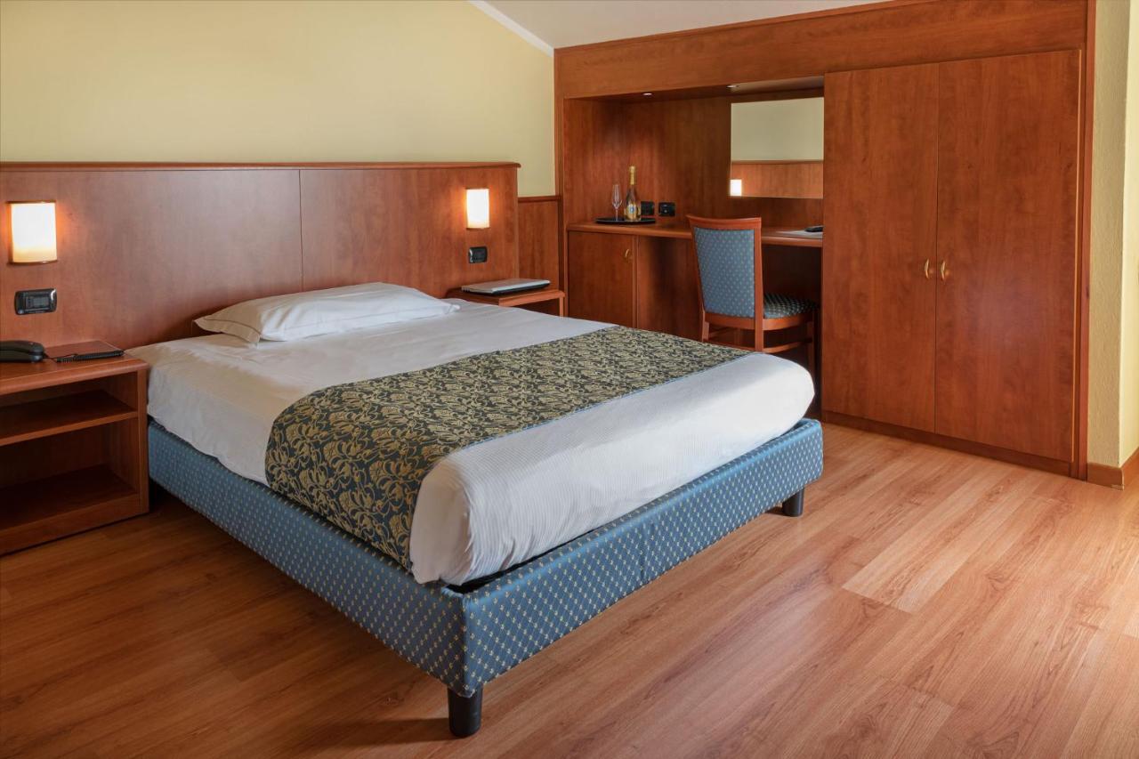 דוסובונו Hotel Postumia מראה חיצוני תמונה