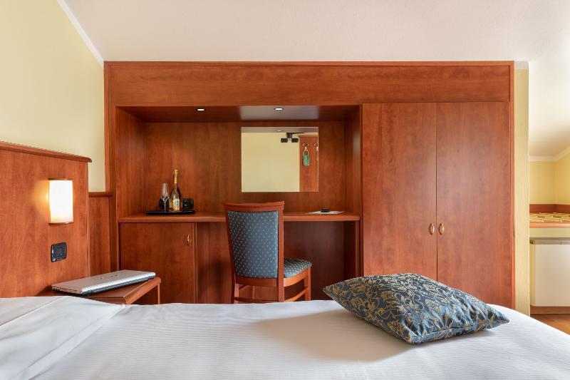 דוסובונו Hotel Postumia מראה חיצוני תמונה