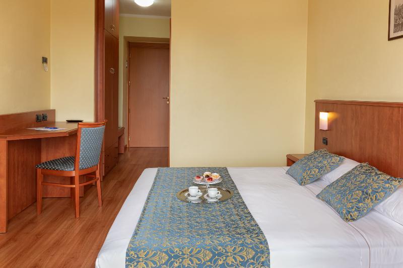 דוסובונו Hotel Postumia מראה חיצוני תמונה